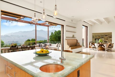 Hemsworth-Brüder verkaufen kalifornische Villa für 49 Millionen