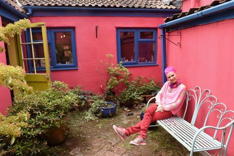 huis van kunstenaar mary rose young in engeland