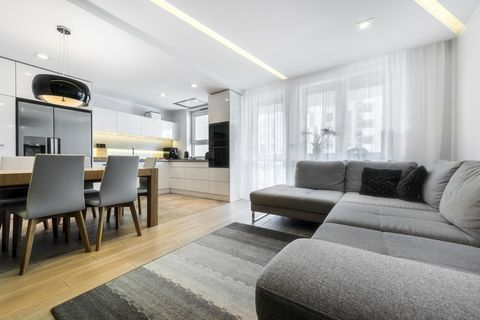 세련된 아파트의 현대적인 거실과 주방