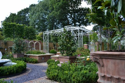 Kate Gould Gartengestaltung – moderner Innenhofgarten – Beaconsfield