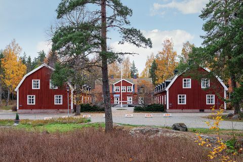 Шведская деревня выставлена ​​на продажу