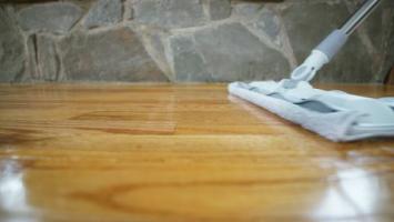 Ako čistiť podlahy z tvrdého dreva