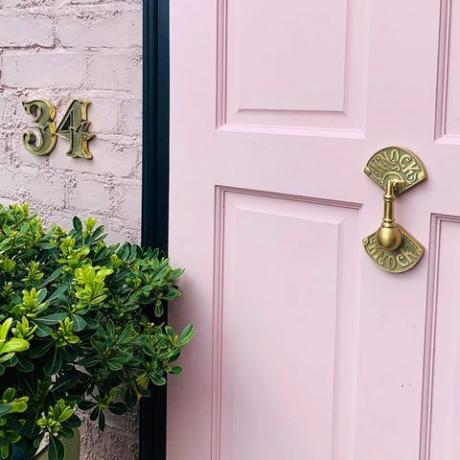 pintu depan cat pintu depan pink
