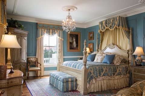 Viktorijas stila guļamistaba