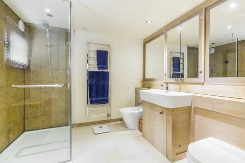 Сімейна ванна кімната - катер на продаж у Вандсворт