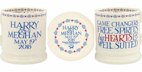 Prens Harry ve Meghan Markle'ın kraliyet düğününü kutlamak için hatıra kupaları.