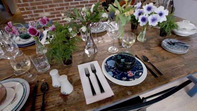 Stalas, violetinė, gėlė, staltiesė, centrinė puošmena, repeticijos vakarienė, augalas, indai, lėkštė, indai, 