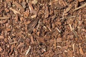 7 domačih sredstev za uničevanje plevelov brez kemikalij za vaš vrt