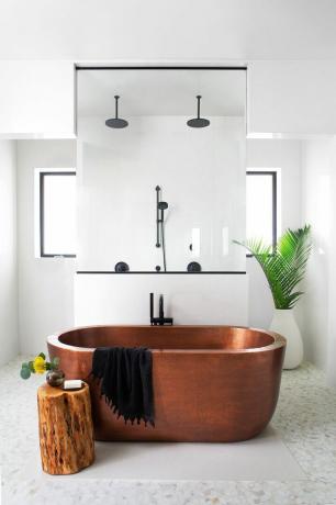 kamar mandi dengan meja rias batu