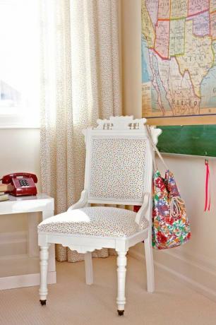 Møbler, stol, interiørdesign, rom, rød, rosa, gulv, deksel, gardin, tapet, 