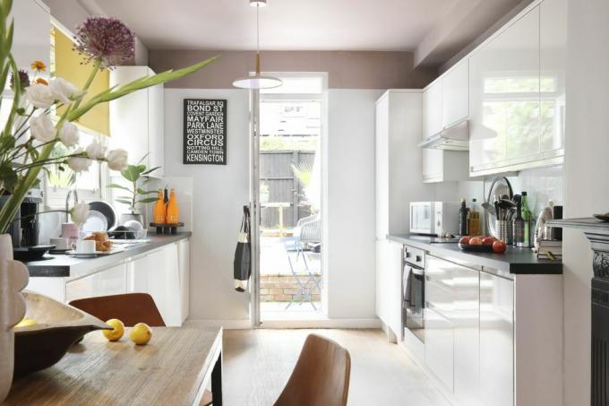 dienvidlondonas viktorijas mājas dienvidu londonas Viktorijas laikmeta mājas moderna balta virtuve