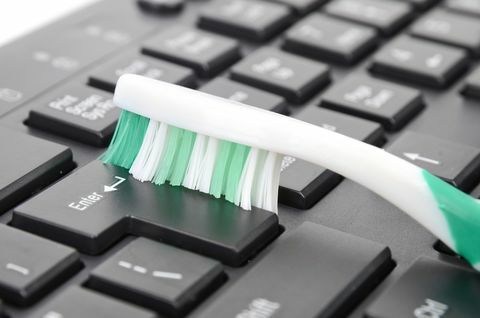 لوحة مفاتيح تنظيف فرشاة الأسنان