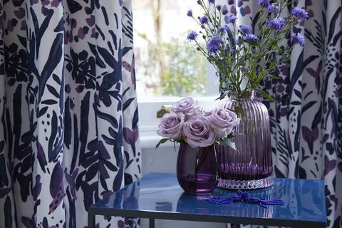 Hillarys en Sophie Robinson werken samen om een ​​huis te stylen met Pantone's Ultra Violet