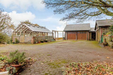 Prodaje se samostojeća kuća sa 6 spavaćih soba u Chepstowu, Monmouthshire s labirintom