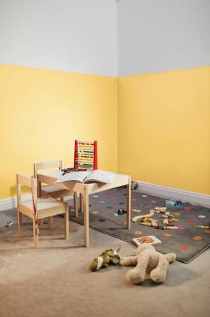 žltá farba stien v detskej izbe je „soft focus“ od Valspar