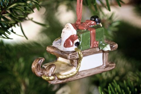 Borovice a jehly na prodej luxusního vánočního stromku zdobeného Villeroy & Boch