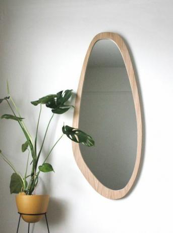 Asymetrické nástěnné zrcadlo vyrobené na objednávku, £ 23500