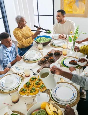 badg ceramica fienile collezione stoviglie posate cena di famiglia