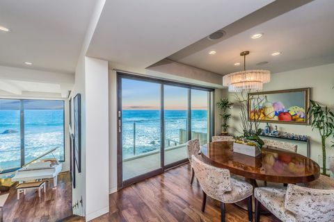 Na prodaju je bivša kuća na plaži Barryja Manilowa u Malibuu u Los Angelesu u Kaliforniji