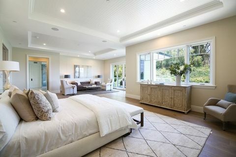 Cameră, design interior, podea, pat, proprietate, podele, perete, textile, lenjerie de pat, mobilier, 