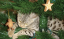 Cómo evitar que tu gato trepe a tu árbol de Navidad