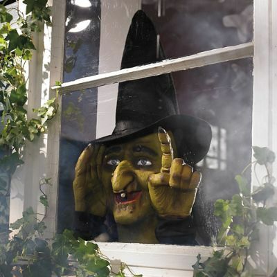  3D Ведьма из окна на Хэллоуин