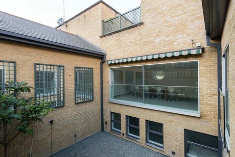 4 -posteljna vrstna hiša za prodajo 2.600.000 £, Warriner Gardens, London SW11
