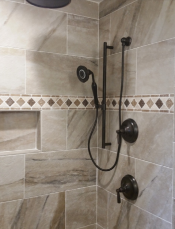 Sprchový panel, Sprcha, Dlaždice, Kúpeľňa, Stena, Nehnuteľnosť, Sprchovací bar, Izba, Inštalatérske zariadenie, Podlaha, 
