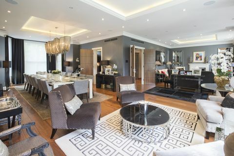 Лондонският дом на Риана се продава за 32 милиона паунда