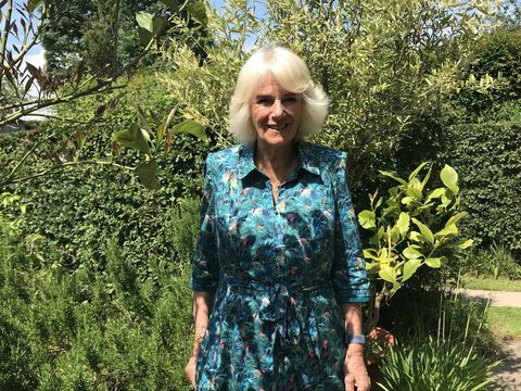 มอนตี้ ดอนต้อนรับคามิลลา ดัชเชสแห่งคอร์นวอลล์ สู่ทุ่งหญ้ายาว ที่ซึ่งเธอแบ่งปันความรักในการทำสวน