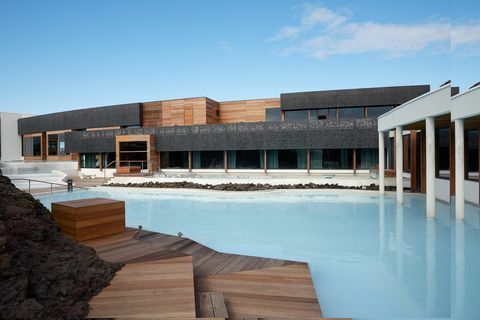 Retiro de spa en la laguna azul de Islandia