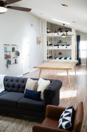 Dzīvojamā istaba, mēbeles, istaba, interjera dizains, dīvāns, īpašums, ēka, stāvs, mājas, galds, 