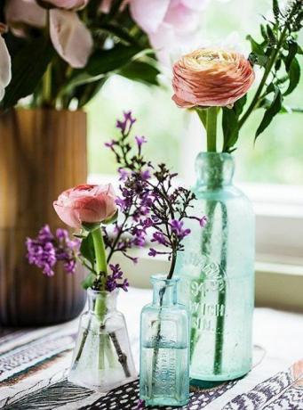 רעיונות למסיבות פרחים בבקבוקים