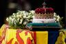 Kaj pomenijo rože iz krste kraljice Elizabete II?