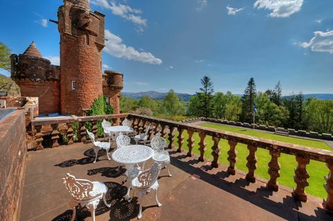 Glenborrodale Castle, Skottland til salgs med to øyer