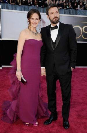Holivuda, 24. februāris, aktrise Dženifera Gārnere un aktieris režisors Bens Afleks ierodas Oskaru pasniegšanas ceremonijā Holivudas Hailendas centrā 2013. gada 24. februārī Holivudā, Kalifornijā, Stīva fotogrāfija granitzwireattēls
