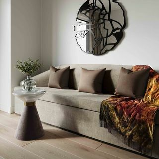 sofá marrón