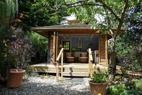 jane moyle's she shed summerhouse in gloucestershire