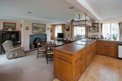 Manor Farm House - Wiltshire - Vivien Leigh - ห้องครัว - Savills