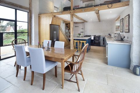 II klassi maamaja, mille sisse on graveeritud haruldased nõiamärgid, müüakse Oxfordshire'is