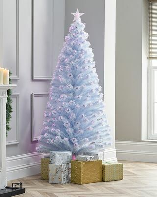 شجرة عيد الميلاد بيضاء اصطناعية مع أضواء وردية مع حامل