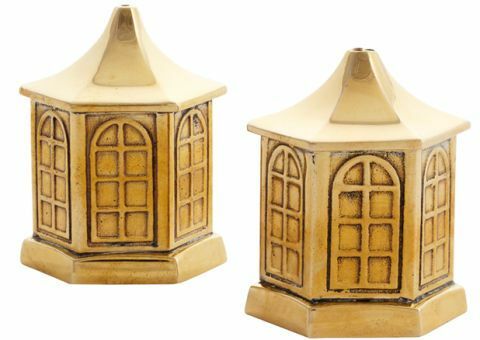 Beige, Roof, Rectangle, Finial, Peach, Cage, Listed building, Outdoor structure, 