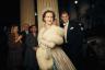 C'est combien coûte la réplique de la robe de mariée de la reine Elizabeth dans "The Crown"