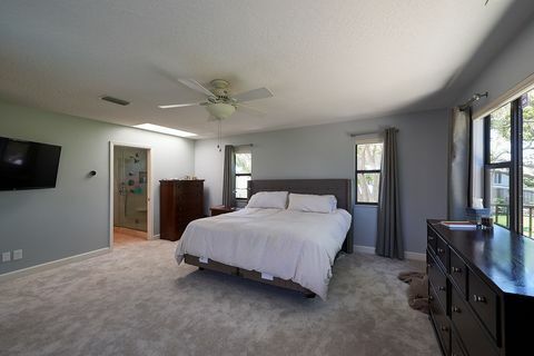 Dormitor, cameră, mobilier, tavan, proprietate, pat, podea, cearșaf, design interior, cadru pat, 