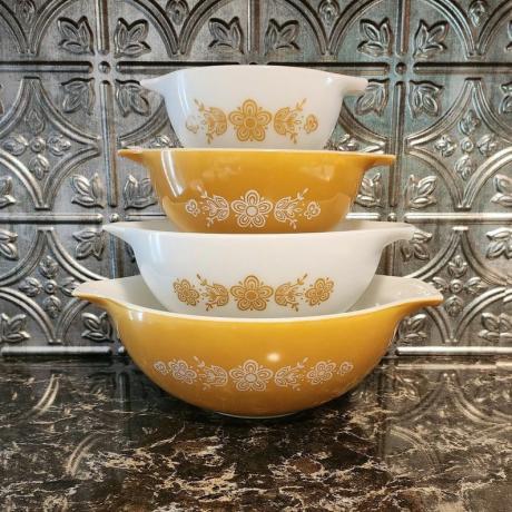 Vintage Pyrex Set van 4 Butterfly Gold Assepoester Nesting Bowls