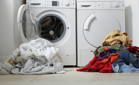 Krūva skalbimo ir skalbimo mašinų bei džiovyklų
