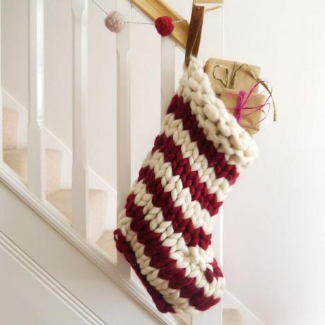 Ciorap de Crăciun cu dungi tricotate