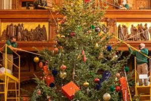 Biltmore Estate veranstaltet zum Auftakt seiner jährlichen Weihnachtsfeier eine virtuelle Weihnachtsbaumaufhebung