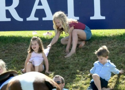 Le prince George et la princesse Charlotte jouent avec Kate Middleton
