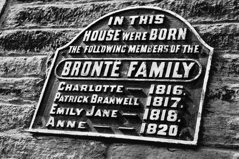 Müügil on õdede Brontë lapsepõlvekodu Yorkshire'is, mis viimastel aastatel on renoveeritud kohvikuks nimega Emily's.